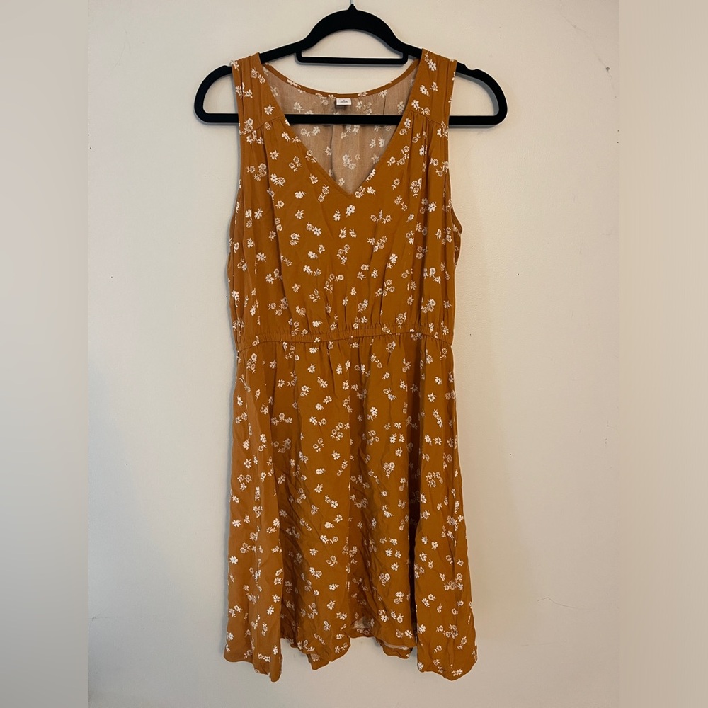 Old Navy Sleeveless V-Neck Dress